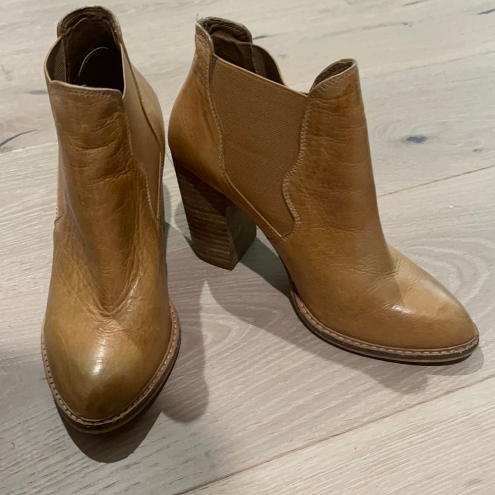 Camel bootie